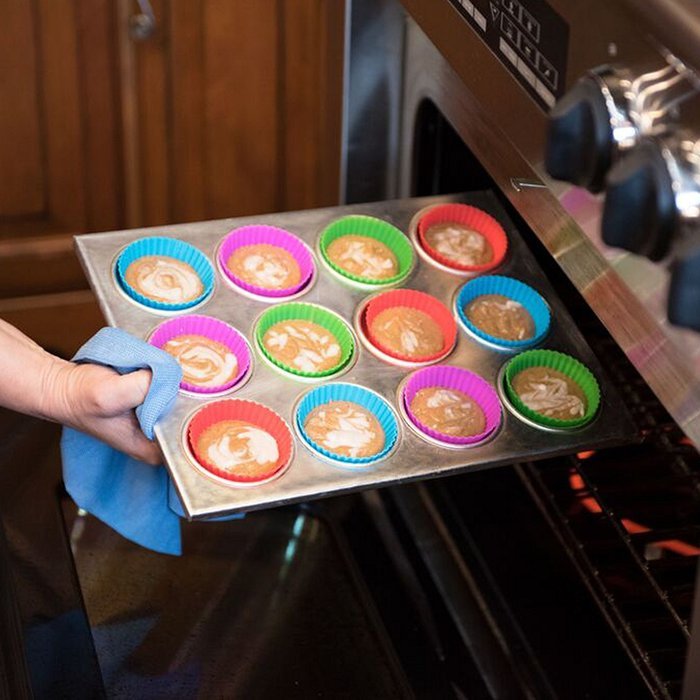 EliteKitchenGear Silicone Cupcake Bakeware Set Liners (13 Pack) With FREE Bonus Professional Grade Microfiber... N3