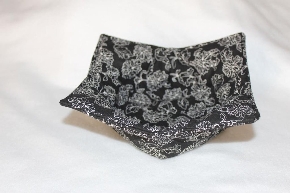 Microwave Bowl Cozy Bowl Potholder Reversible Black and White Floral N4