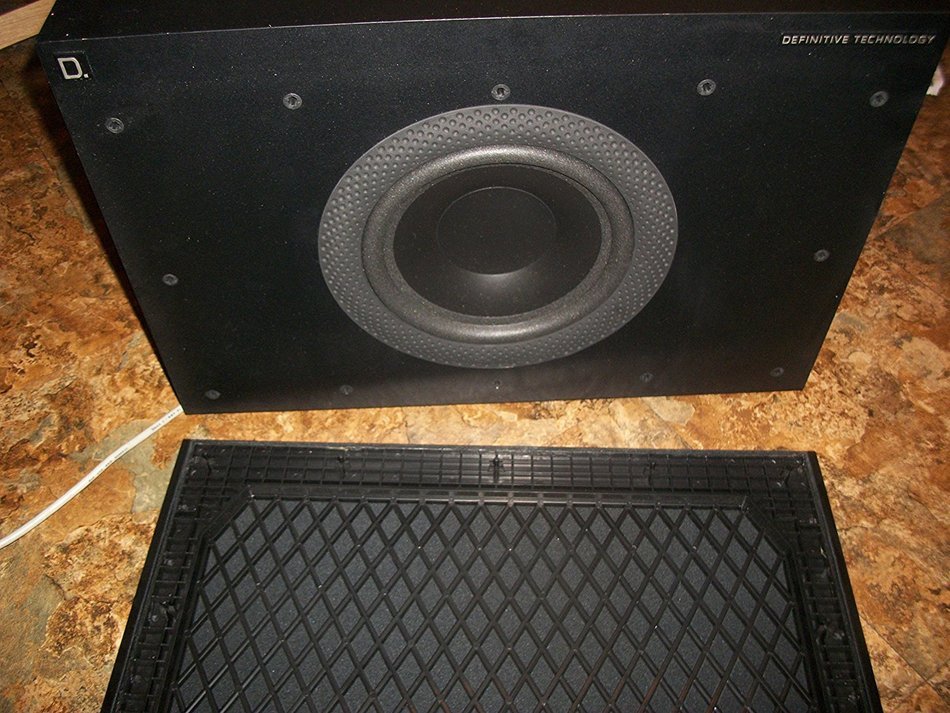 Definitive Technology SoloCinema XTR Sound Bar System N4