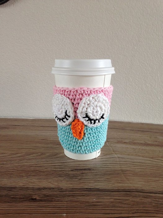 Crochet sleepy owl cup cozy in pink and light blue N2