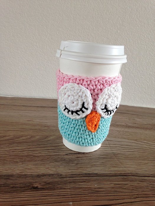 Crochet sleepy owl cup cozy in pink and light blue N3