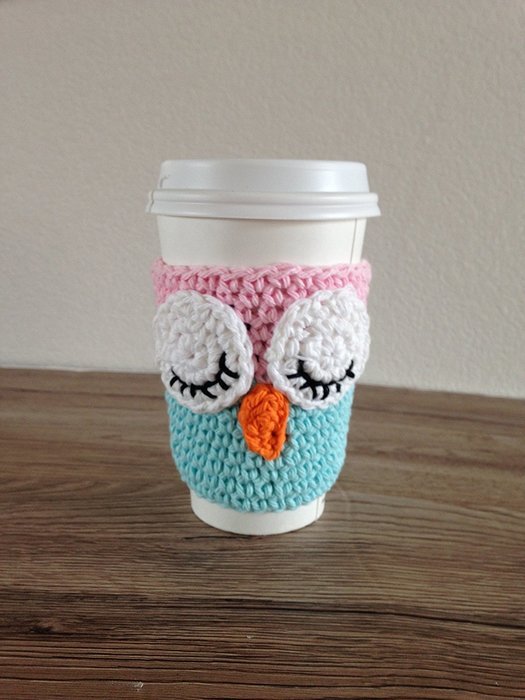 Crochet sleepy owl cup cozy in pink and light blue N4