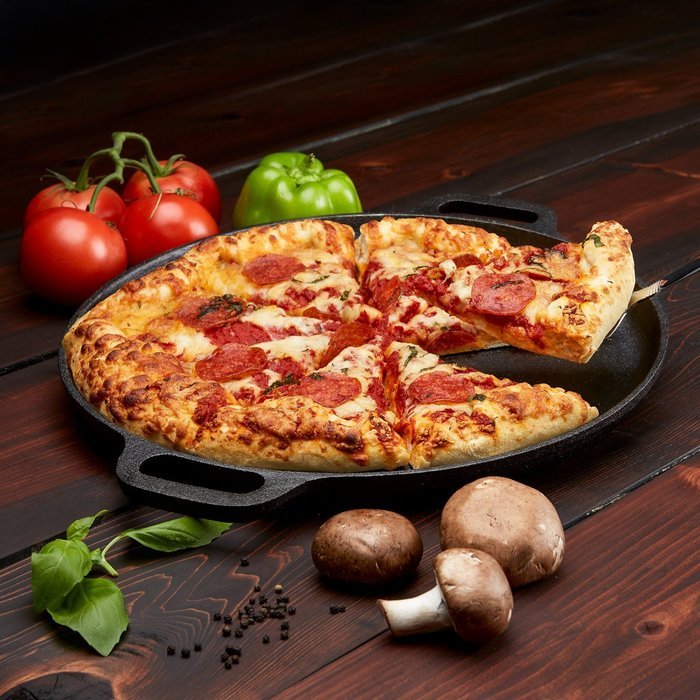 Cast Iron Pizza Pan, 14 inch, with 2 potholders N2