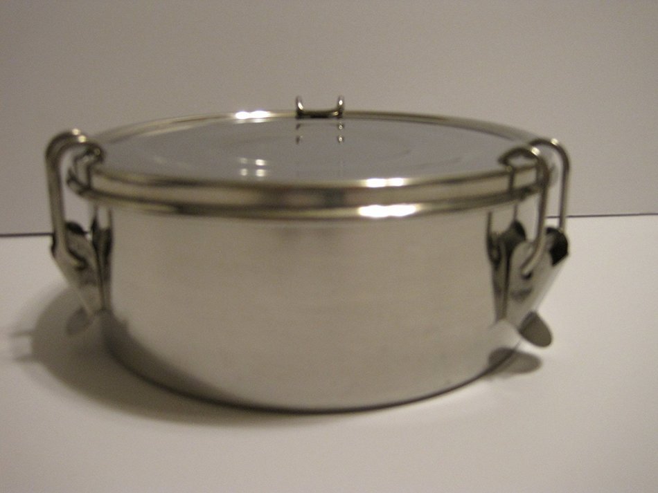 1 Quart Round Flan Pan with Straight Sides 6 Inches Diameter Stainless Steel with Locking Top N3