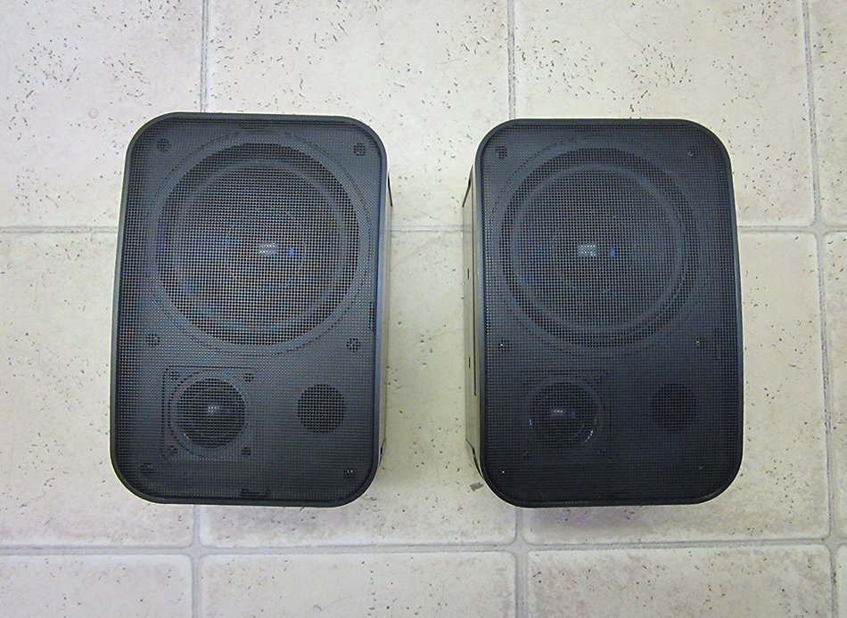 Hitachi HSA-56R 60W Bookshelf Professional Speakers - Black