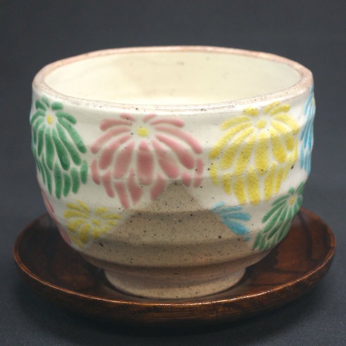Kutani Yaki(ware) Japanese Yunomi Tea Cup Chrysanthemum N5