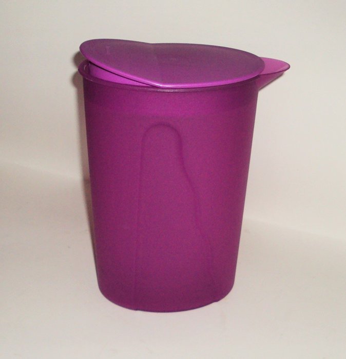 Tupperware Impressions 1 Quart Small Slim Line Refrigerator Pitcher Purplicious Purple