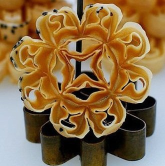 Thai Dessert Dok Jok Brass Mold Maker, Thai Flower Dorg Jorg Fried Sesame Cookies, Thai Cuisine Sold By Tamegems... N2