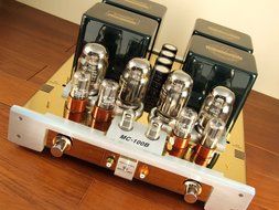 Yaqin Mc-100b Kt88 Vacuum Tube Hi-end Integrated Power Amplifier 110v-240v Gold N6