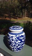 Decorative Blue and White Chinese Herb Floral Pattern Porcelain Tea Storage Container or Display Unit (Large) N6