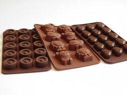 Silicone 3 Piece Candy Mold set, Hearts, Round Mold, and Lions/bear/hippo Candy Molds N5