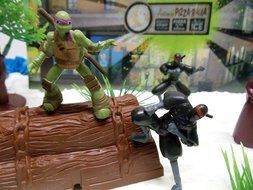 Teenage Mutant Ninja Turtles 25 Piece Birthday Cake Topper Set Featuring Sensei Splinter, Donatello, Leonardo,... N6