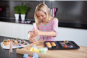 Kaiser 646237 Mini-Muffin Mould 14.96X10.63In For 24 Pcs, White N3