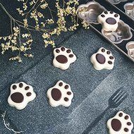 Astra Gourmet Premium 8-Cup Carrot Prints Cake Pan Cute Carbon Steel Baking Pan Cake Mold Muffin Pan, 12 x 8 inch N3