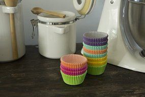 Bahoki Essentials 300 Piece Rainbow Colored Paper Baking Cups 6 colors Perfect Cupcake Liners For Making Colorful... N5