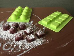 Truffly Made 16-Cavity Round &amp; Square Chocolate Truffle, Candy Mold, Pack of 2 N2