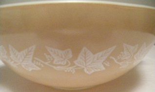 Vintage 1950's Pyrex Sandalwood Beige and White 4 Quart Cinderella Mixing Bowl #444 N3