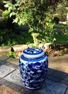 Decorative Blue and White Chinese Herb Floral Pattern Porcelain Tea Storage Container or Display Unit (Large) N11