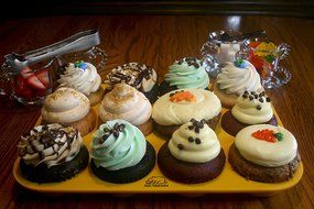 Yellow 12 Cup Silicone Muffin/Cupcake Pan with Recipe eBook (14) by Bear Bakeware, Non-stick, BPA-free, Dishwasher... N4