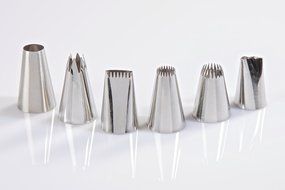 Cake Decorating Tools Kit Advanced 26 Piece Set - Comes with Cake, Cupcake &amp; Cookie Frosting Tips N8