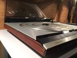 Bang &amp; Olufsen Of Denmark Beogram 2404 Turntable N7