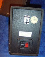 Realistic 7W Walnut Bookshelf Speakers N2