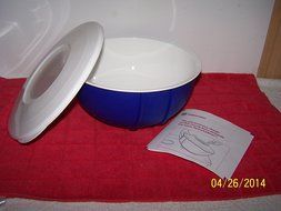 Tupperware (3 qt) Blue Mix-N-Store &quot;Remarkabowl&quot; Lacquer Non-Slip Mixing Bowl (Blue)