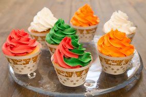 KwikCake Mini Christmas Cupcake Wrappers x 50pcs. Choose from 2 Xmas holders. N6