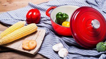 Enameled Cast Iron Dutch Oven &ndash; Red Color with Lid, 3.2-quart - by Utopia Kitchen N5