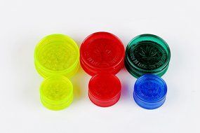 3-Part Acrylic Grinder with Magnet Solid Colored Cover (Green) N7