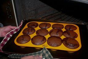Yellow 12 Cup Silicone Muffin/Cupcake Pan with Recipe eBook (14) by Bear Bakeware, Non-stick, BPA-free, Dishwasher... N5