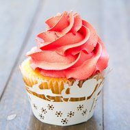 KwikCake Mini Christmas Cupcake Wrappers x 50pcs. Choose from 2 Xmas holders. N11