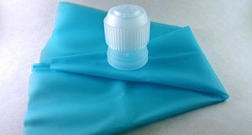 Russian piping tips 14 pc set- cake/cupcake decorating icing tips-12 piece large stainless steel nozzles-1 color... N7