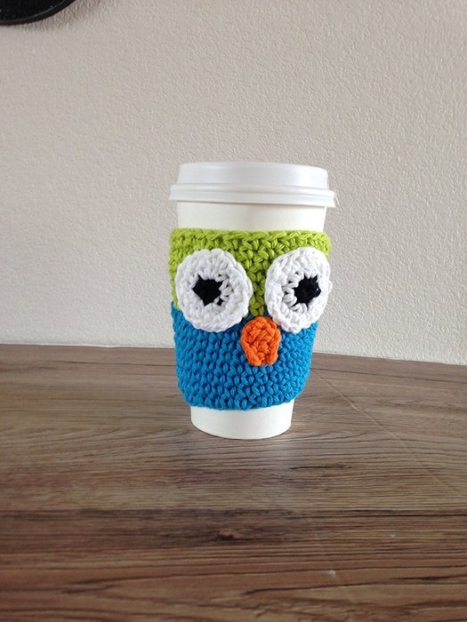 Crochet owl cup cozy in lime green and bright blue. N2