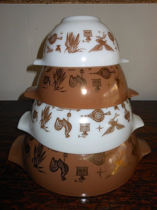 Vintage Pyrex Americana Mixing Bowl Set of 4