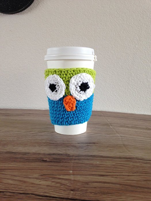 Crochet owl cup cozy in lime green and bright blue. N3