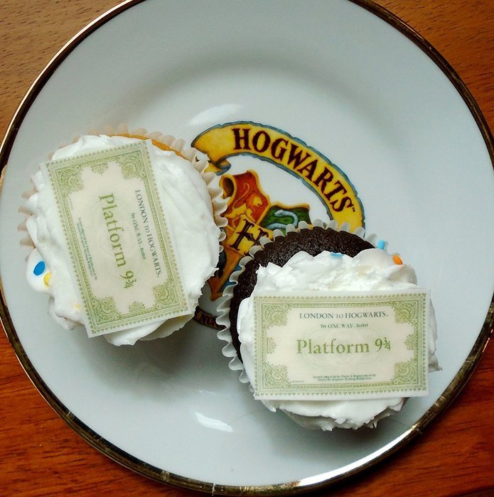 12 Miniature Edible Harry Potter Hogwarts Express Train Tickets for Cookies, Cakes or Brownie Toppers N2