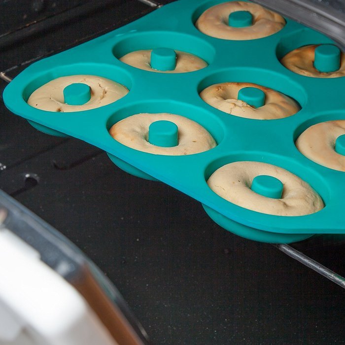 Large Donut Pan &ndash; Non-stick Silicone Donut Mold Made Of Heavy Duty, Heat Resistant Material To Bake 9 Full Size... N4