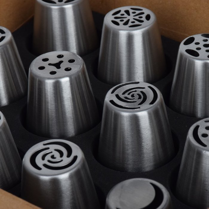 Russian Piping Tips,Newcomdigi 12 PCS Decorating Icing Nozzles Kit Cake Cupcake Pastry Decoration Tips Stainless... N6