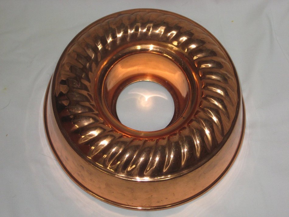 Vintage Coppertone & Tin Fluted Bundt 9x3 Inch Jell-O Mold / Cake Baking Pan - Korea