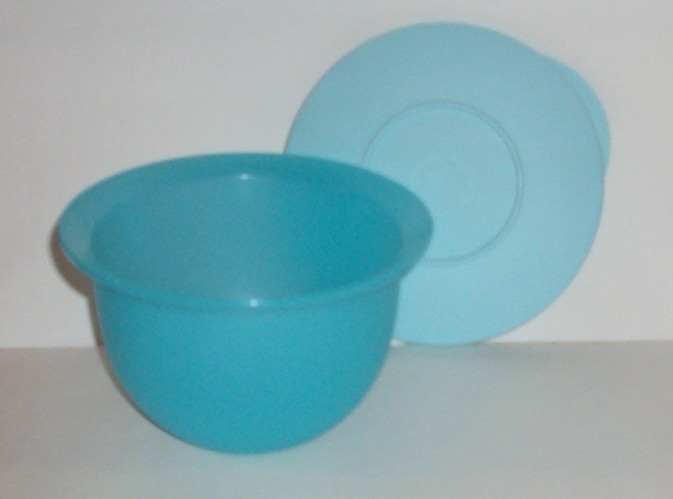 Tupperware Impression Small 2.5 Cup Mixing Bowl Blue