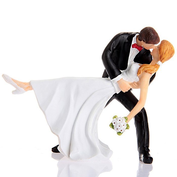Lingstar A Romantic Dip Dancing Bride and Groom Couple Figurine Cakes Resin Decoration 13.5*7*11cm N3