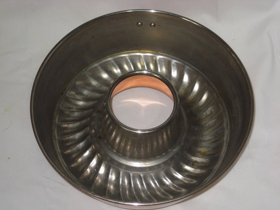 Vintage Coppertone & Tin Fluted Bundt 9x3 Inch Jell-O Mold / Cake Baking Pan - Korea N2