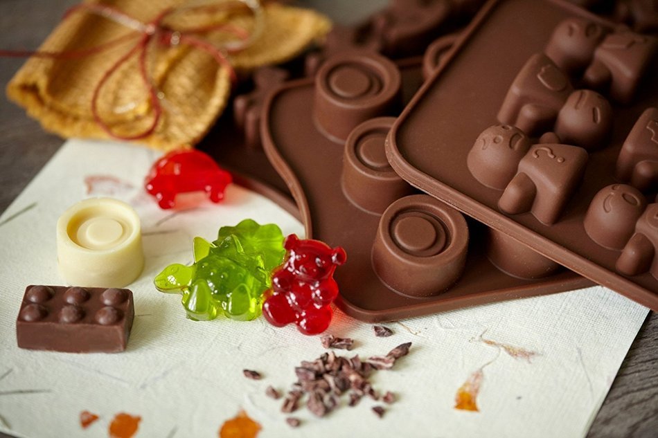 Silicone Chocolate Candy Molds, 3-Pack Set, Non-Stick Candy & Ice Cube Molds, Choice of Three Colors, Chocolate... N16