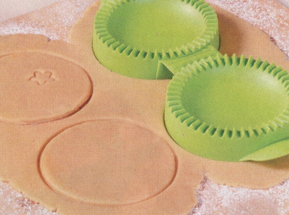 Tupperware Easy Pie Maker for 4" Full Circle Pies in Green N2