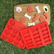 Win&amp;Co Puppy Paws &amp; Bones Silicone Baking Molds-Pan-Ice Trays Set of 2 N2