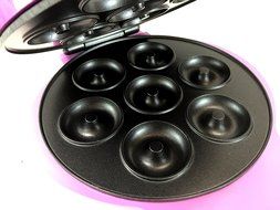 Lavohome 7 Mini Donut Maker Smart Electric Non Stick Surface - Make 7 Professional Mini Beighnets N3
