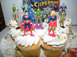 Superman Deluxe Cake Toppers Cupcake Decorations Set of 13 Figures with Supergirl, Clark Kent, Jimmy Olsen, Doomsday... N3