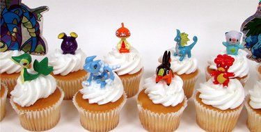 POKEMON 14 Piece Birthday CUPCAKE Topper Set Featuring 8 Random Pokemon Figures and Themed Decorative Accessories... N5