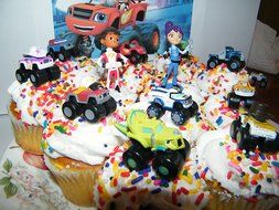 Nickelodeon Blaze and the Monster Machines Deluxe Mini Cake Toppers Cupcake Decorations Set of 13 Figures with... N6